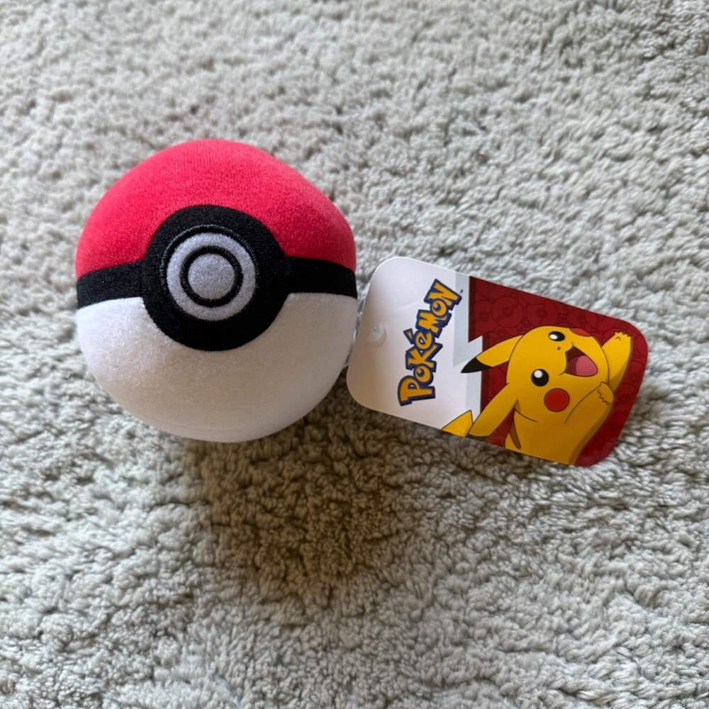 Plush Pokémon ball BNWT